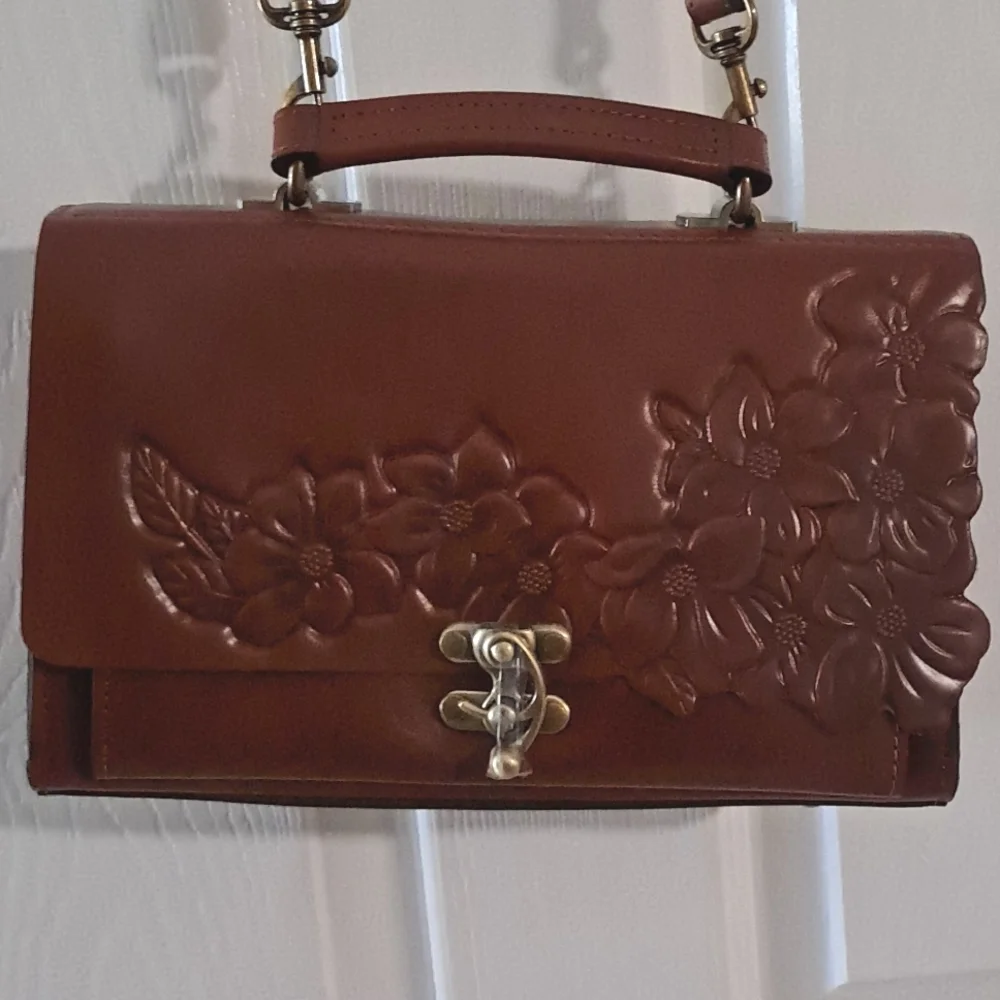 Patricia Nash messenger leather purse Charonne tan - Picture 2 of 12
